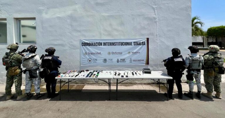 Aseguran equipos de comunicación, presunta droga, cartuchos y objetos punzocortantes en el penal de Aguaruto, Culiacán, Sinaloa