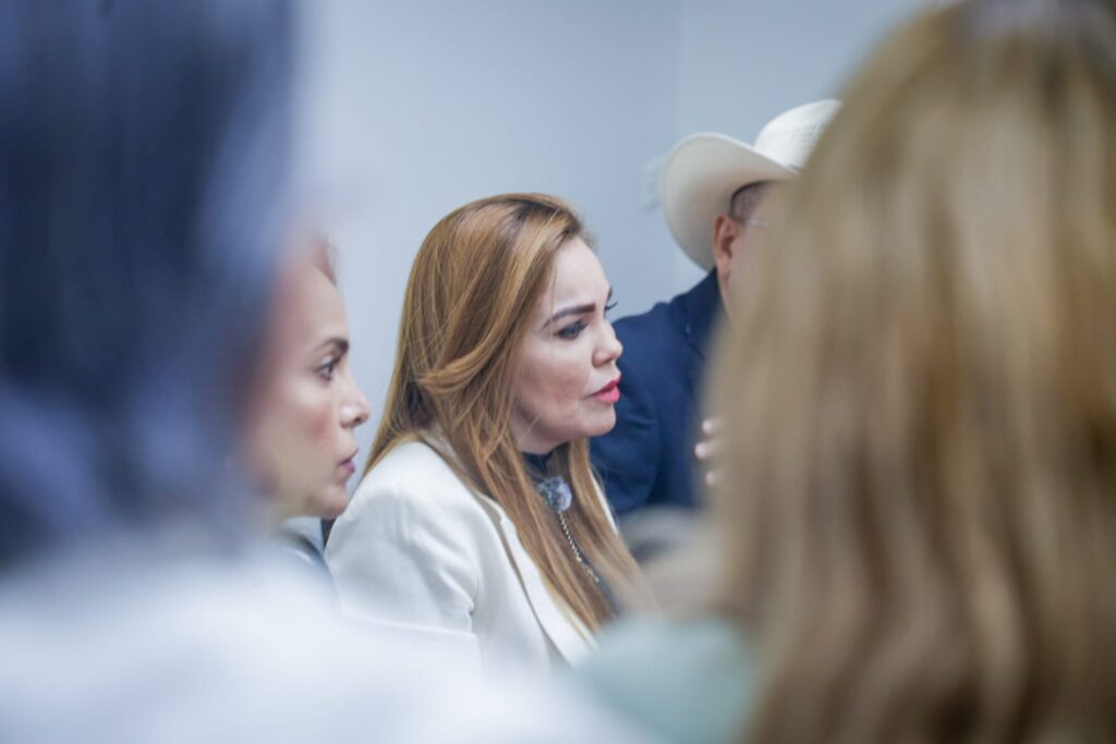 “No tengo problemas con nadie”: Paola Gárate; diputada pide de nuevo seguridad tras colocación de corona fúnebre en su casa