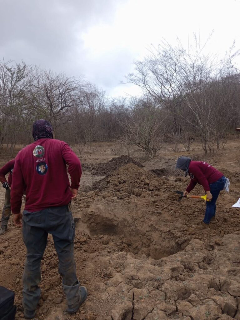 Localizan dos fosas clandestinas con restos humanos en la zona rural de Concordia, Sinaloa
