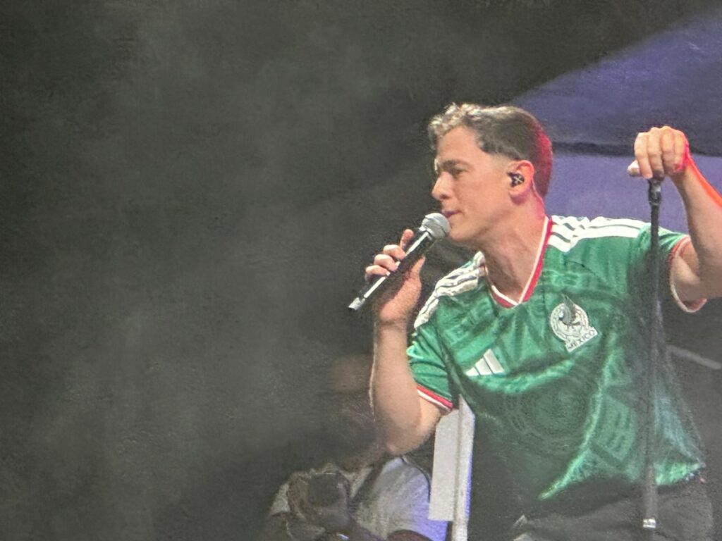 ¡Se te nota, Mazatlán, Sinaloa! Guaynaa desata la fiesta mundialista y pone a bailar a miles en Olas Altas