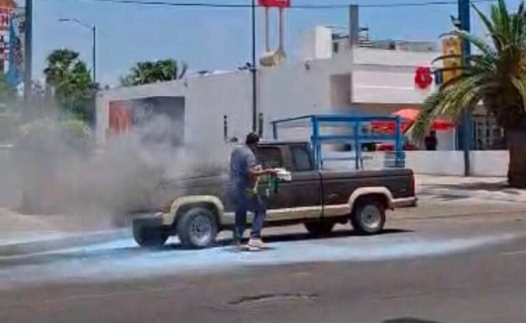 Camioneta se incendia sobre la carretera Internacional México 15 en Mazatlán, Sinaloa; no hubo personas lesionadas Camioneta se incendia sobre la carretera Internacional México 15 en Mazatlán, Sinaloa; no hubo personas lesionadas