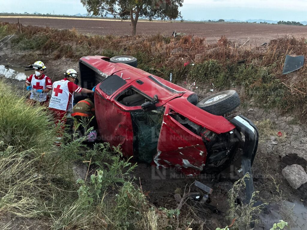 Una persona sin vida y dos más lesionadas el saldo de un accidente en Flores Magón, Ahome, Sinaloa