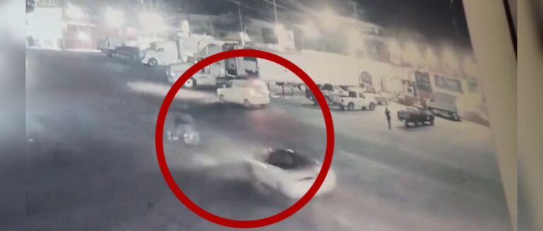 Cámara de seguridad capta momento en el que ciclista pierde la vida tras ser atropellado en el Mercado de Abastos, Culiacán Cámara de seguridad capta momento en el que ciclista pierde la vida tras ser atropellado en el Mercado de Abastos, Culiacán