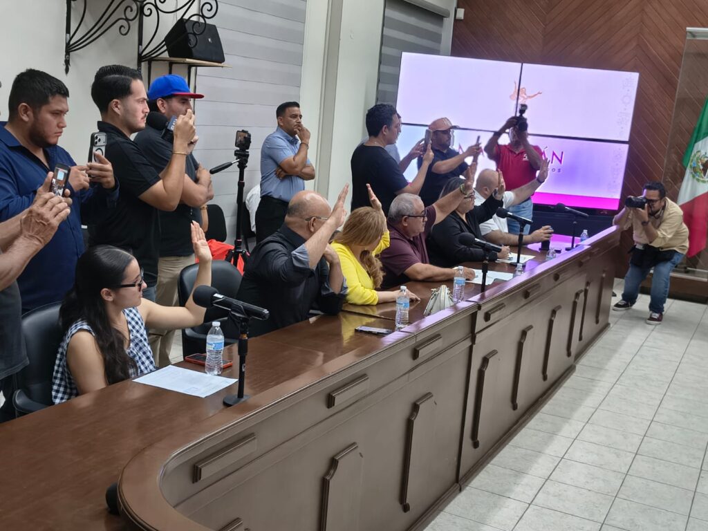 Minerva Osuna Zavala rinde protesta como alcaldesa provisional de Mazatlán, Sinaloa