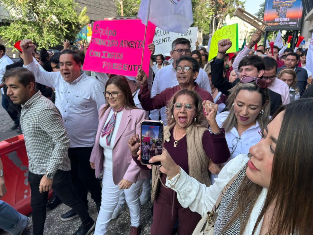 ¡Fue la primera! Imelda Castro llega con porra y se registra primero en el proceso interno de Morena