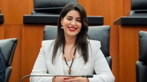 Ana Chiquete renuncia a la Secretaría de las Mujeres y rinde protesta como senadora suplente de Imelda Castro