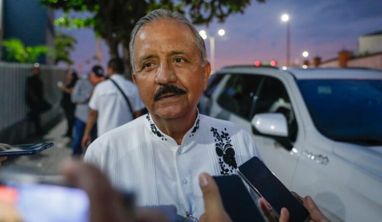 “El paso es firme y vamos por más”: Estrada Ferreiro; se registra por el PAN para la gubernatura y la alcaldía de Culiacán