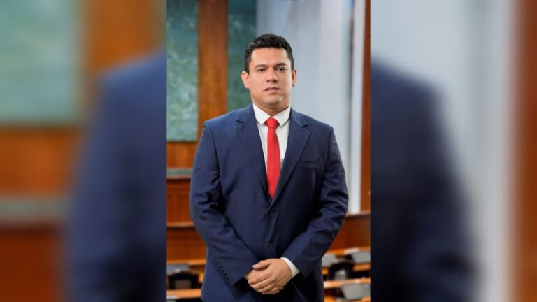 Continúan los movimientos en el Congreso de Sinaloa; Kristiam Alexis Espinoza solicita licencia indefinida