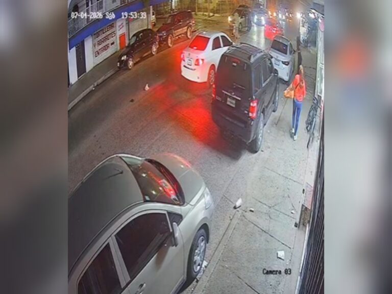 Buscan a conductor que arrolló a una mujer en la colonia Texas, en Los Mochis, Sinaloa Buscan a conductor que arrolló a una mujer en la colonia Texas, en Los Mochis, Sinaloa