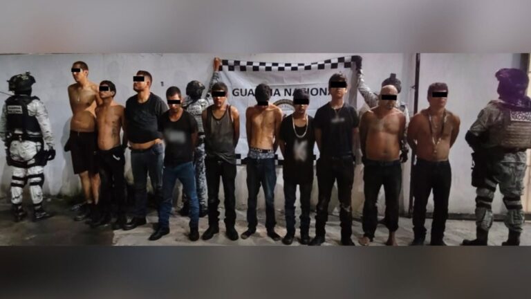 Capturan a 10 presuntos integrantes de una célula delictiva en Escuinapa con armas, explosivos y equipo táctico
