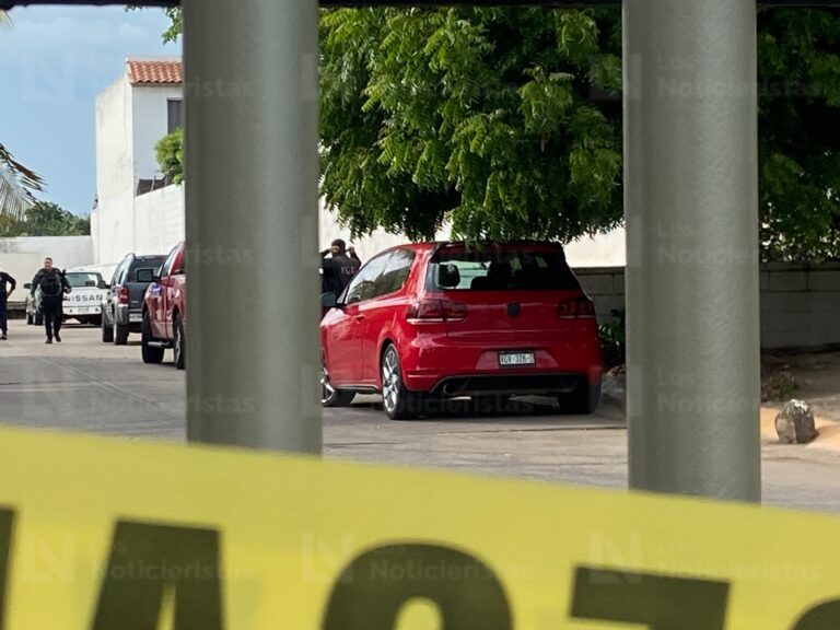 Atacan a balazos un domicilio y un vehículo en la privada Misión del Álamo, sector Country de Culiacán, Sinaloa Atacan a balazos un domicilio y un vehículo en la privada Misión del Álamo, sector Country de Culiacán, Sinaloa