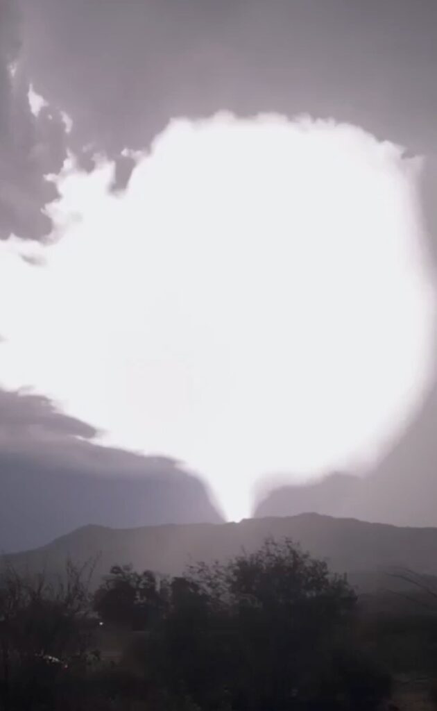 Azota tremenda tormenta a Choix; desde el sábado no llovía con tal intensidad