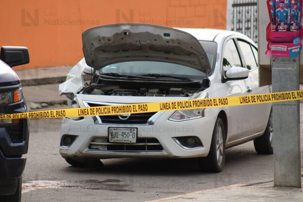 Persecución policial termina con vehículo abandonado en el fraccionamiento Mar de Cortés en Mazatlán, Sinaloa