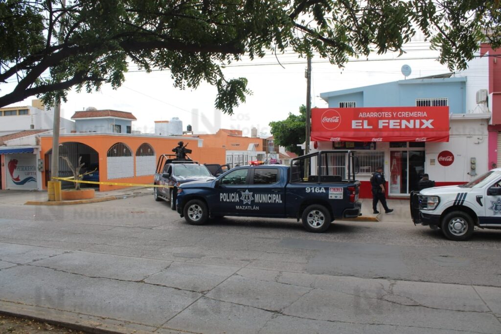 Persecución policial termina con vehículo abandonado en el fraccionamiento Mar de Cortés en Mazatlán, Sinaloa