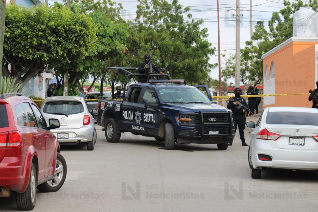 Persecución policial termina con vehículo abandonado en el fraccionamiento Mar de Cortés en Mazatlán, Sinaloa