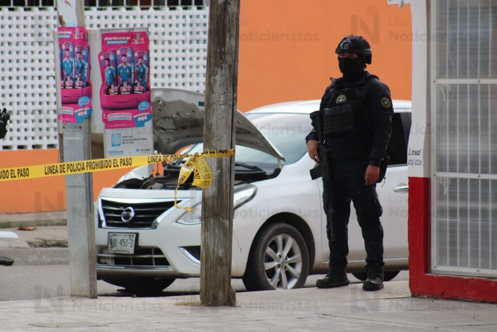 Persecución policial termina con vehículo abandonado en el fraccionamiento Mar de Cortés en Mazatlán, Sinaloa