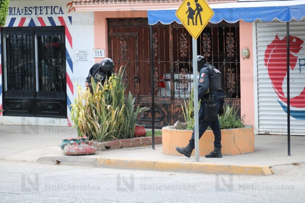 Persecución policial termina con vehículo abandonado en el fraccionamiento Mar de Cortés en Mazatlán, Sinaloa