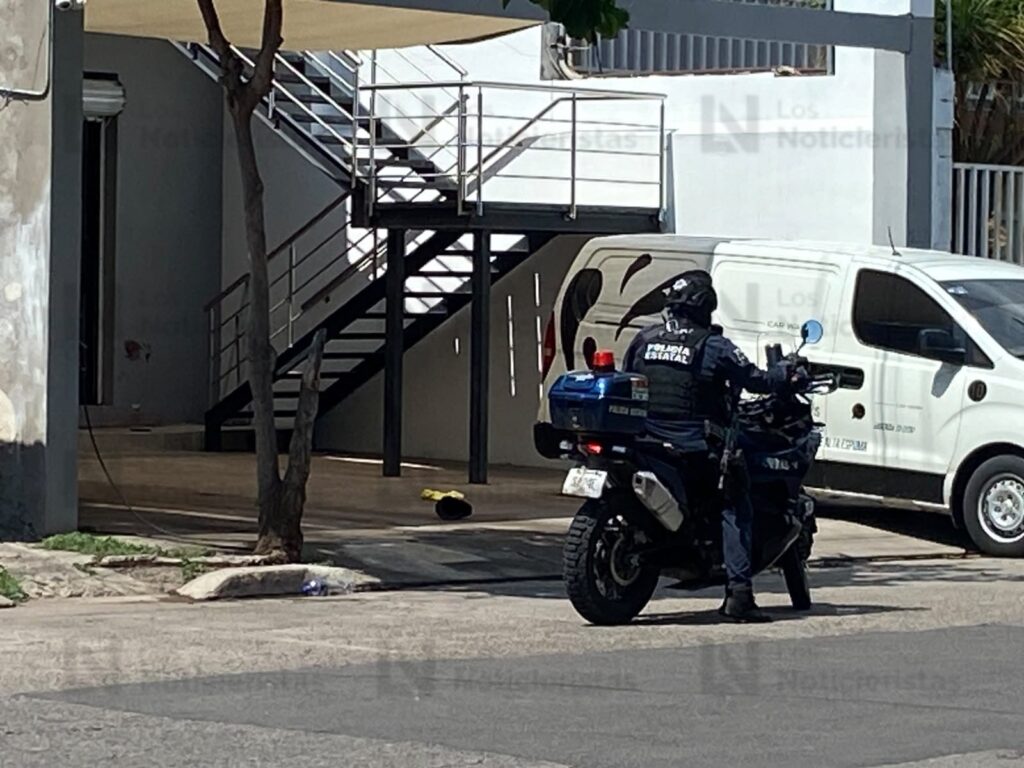 Atacan a balazos a un hombre por la calle Juárez, en la zona donde cambian dólares, en el Primer Cuadro de Culiacán, Sinaloa