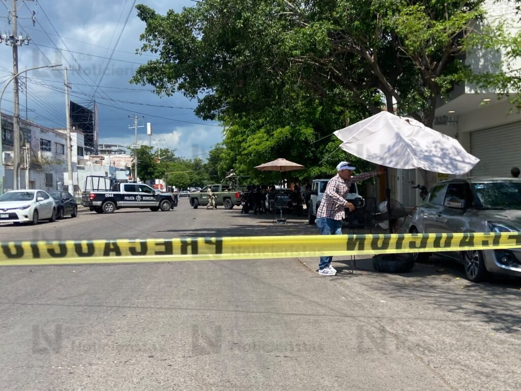 Atacan a balazos a un hombre por la calle Juárez, en la zona donde cambian dólares, en el Primer Cuadro de Culiacán, Sinaloa