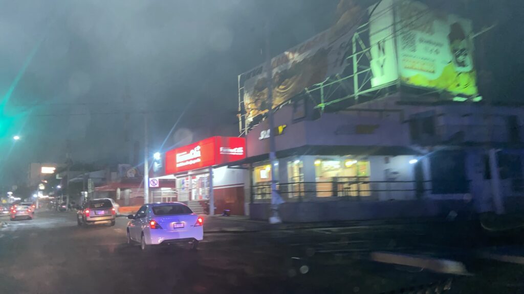 Protección Civil atiende 10 emergencias por fuertes vientos en Culiacán; no se reportan lesionados