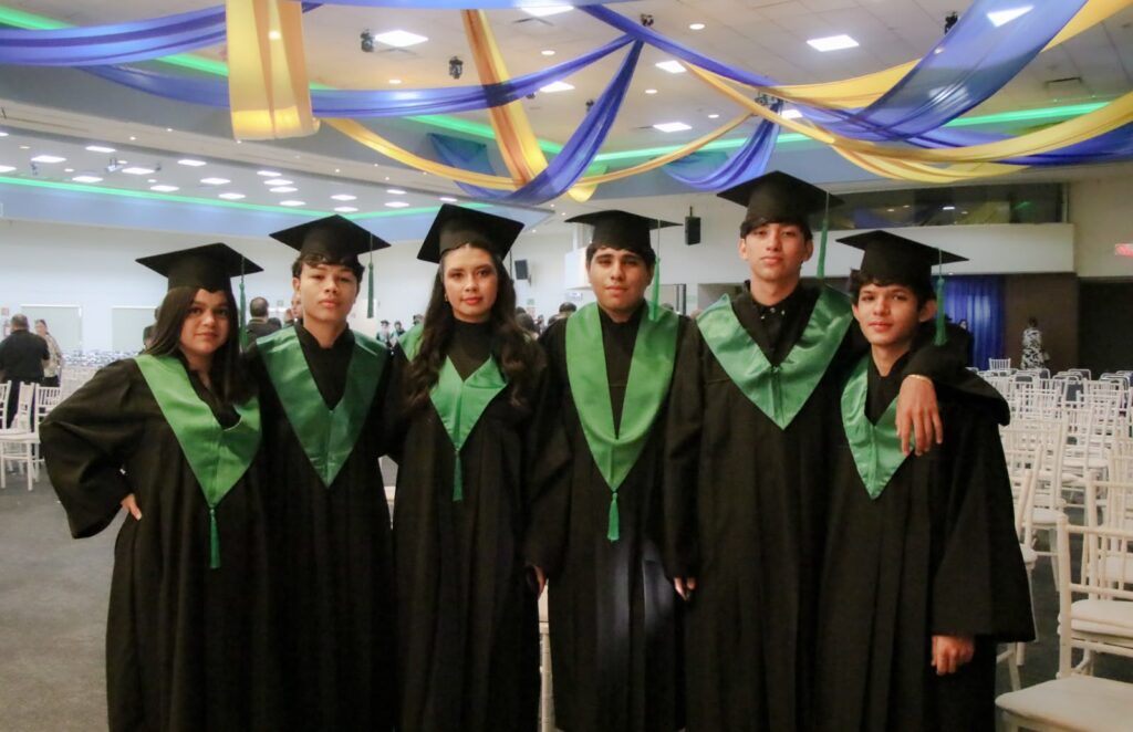 Egresa de Cobaes generación de alumnos que aprendió Lengua de Señas Mexicana para incluir a compañeros con discapacidad auditiva