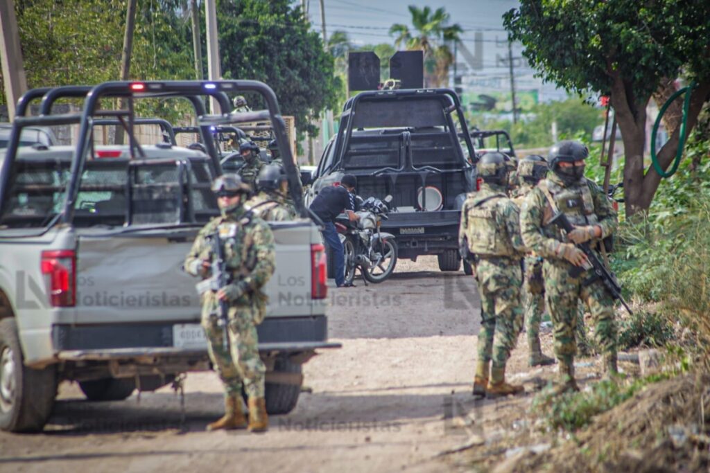 Llegan helicópteros de refuerzo: Se registra fuerte enfrentamiento entre Marina y delincuentes en Culiacán