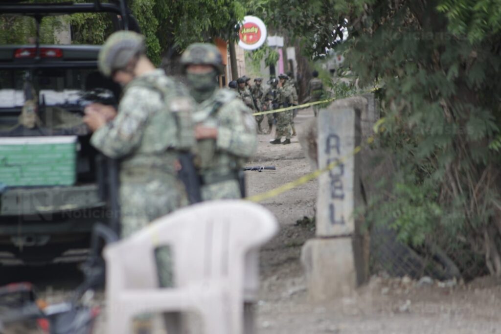 Llegan helicópteros de refuerzo: Se registra fuerte enfrentamiento entre Marina y delincuentes en Culiacán