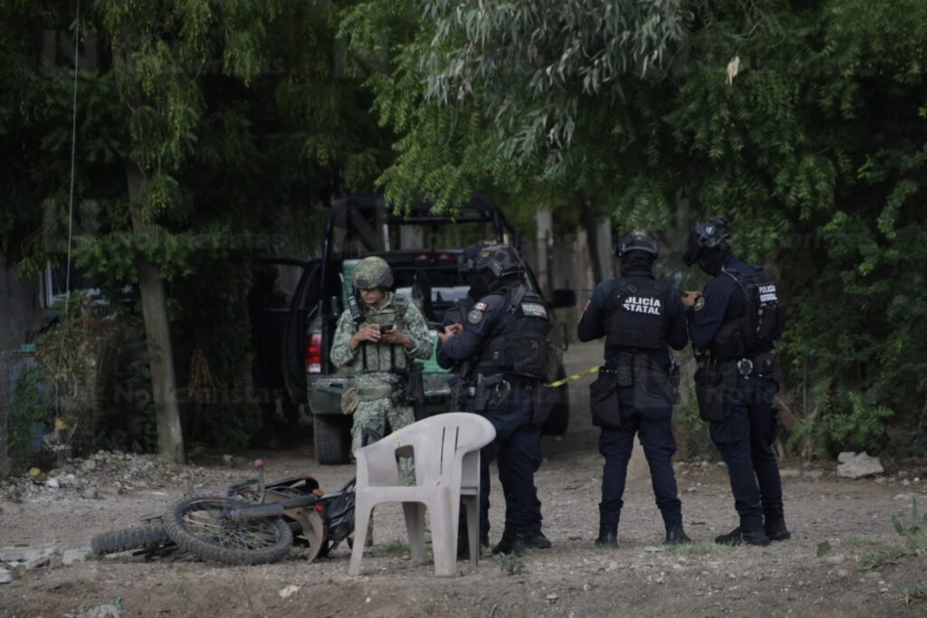 Llegan helicópteros de refuerzo: Se registra fuerte enfrentamiento entre Marina y delincuentes en Culiacán