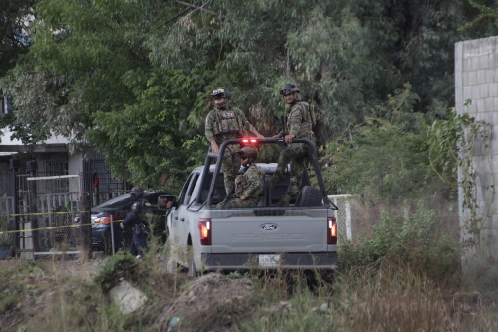 Llegan helicópteros de refuerzo: Se registra fuerte enfrentamiento entre Marina y delincuentes en Culiacán