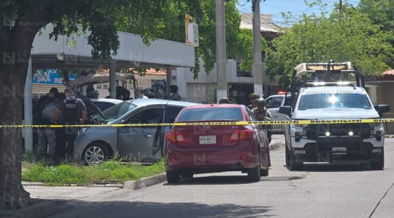 Les tiran balazos y arrojan “ponchallantas” a militares frente a Ciudad Universitaria de Culiacán, Sinaloa Les tiran balazos y arrojan “ponchallantas” a militares frente a Ciudad Universitaria de Culiacán, Sinaloa