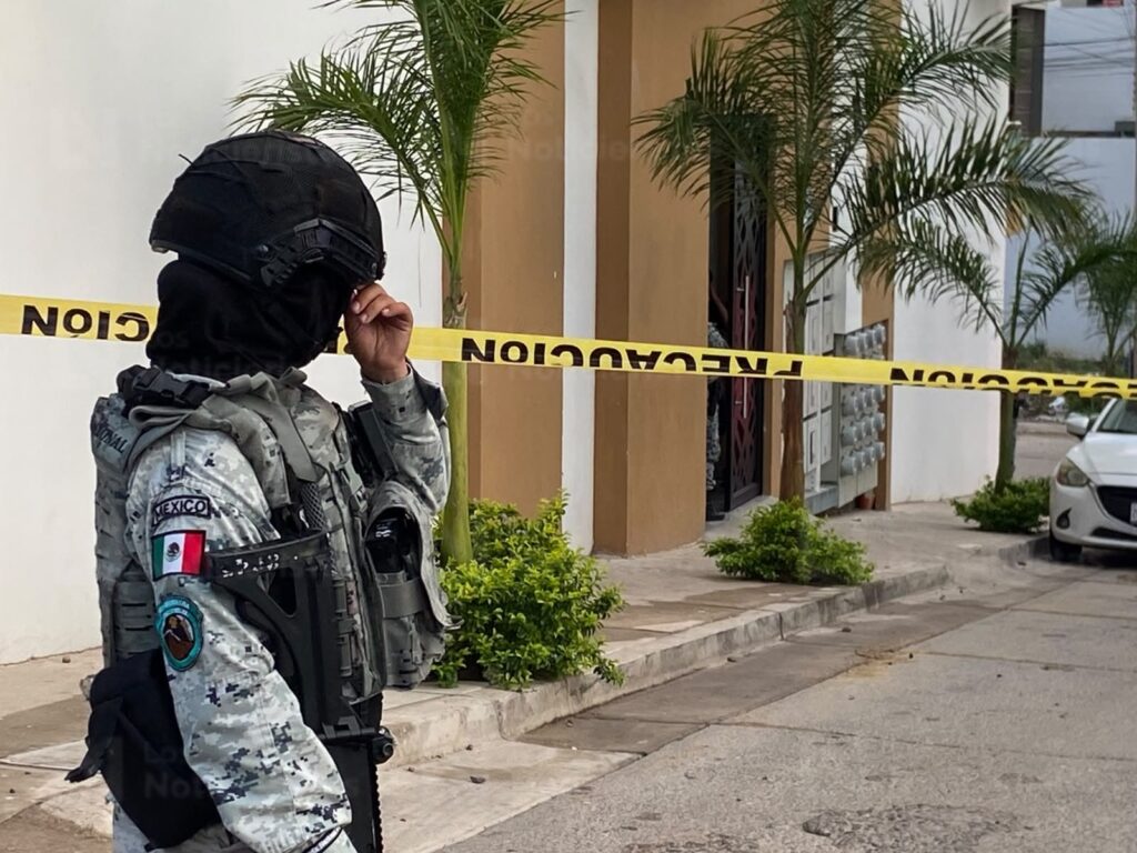 Salvó su vida, pero quedó detenido: intentan ejecutar a un joven y logra refugiarse en unos departamentos de Riveras de Tamazula, Culiacán