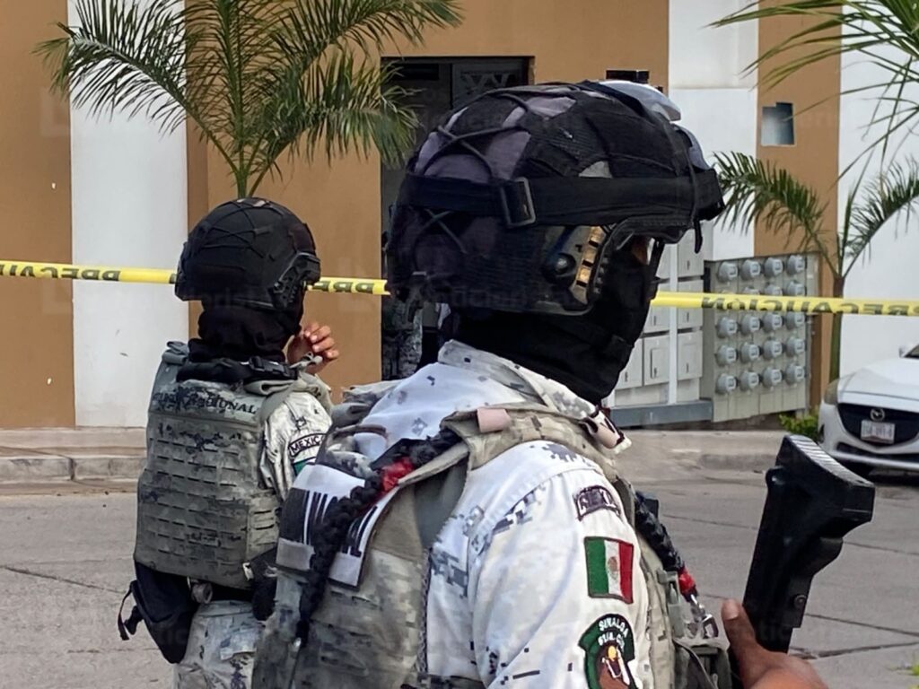 Salvó su vida, pero quedó detenido: intentan ejecutar a un joven y logra refugiarse en unos departamentos de Riveras de Tamazula, Culiacán