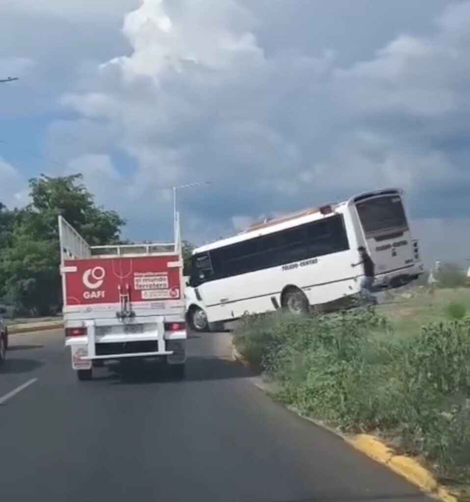 Captan a camionero del Toledo 15 ‘saltando’ tráfico en el Eje Federalismo de Culiacán; ya está en el corralón y habrá sanción al chofer: Vialidad
