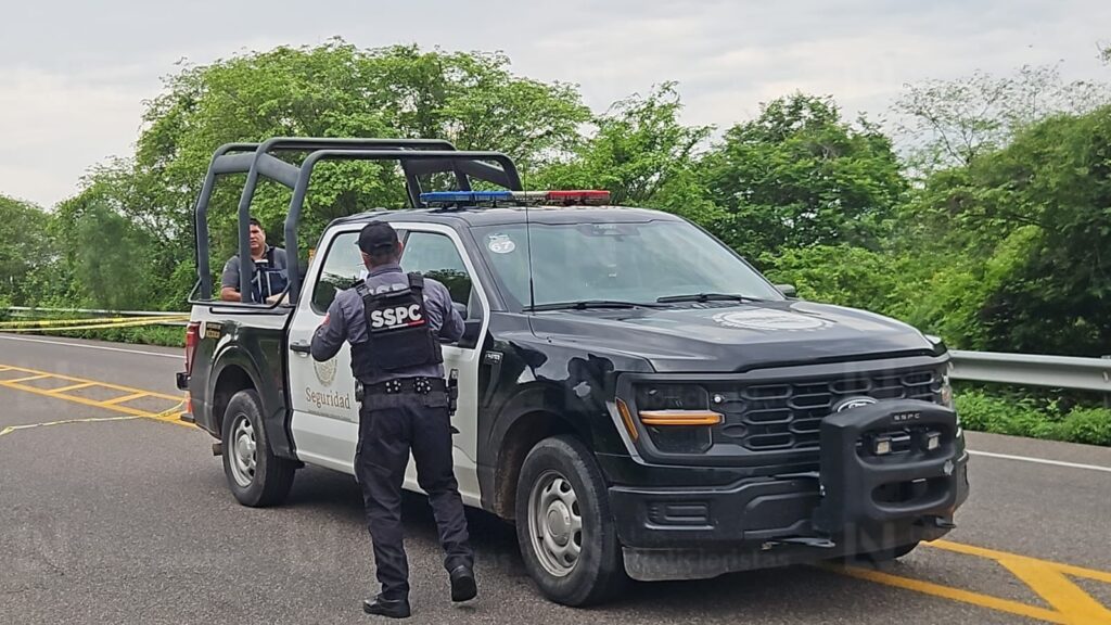Ejecutado y esposado encuentran a un hombre cerca de La Campana, al norte de Culiacán, Sinaloa