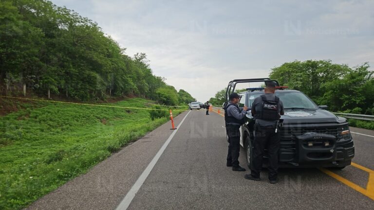 Ejecutado y esposado encuentran a un hombre cerca de La Campana, al norte de Culiacán, Sinaloa Ejecutado y esposado encuentran a un hombre cerca de La Campana, al norte de Culiacán, Sinaloa