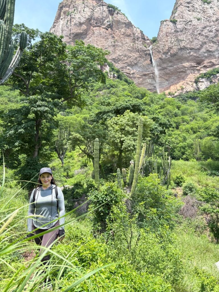 Cascada El Salto en Choix, sigue atrayendo senderistas; alcaldesa recomienda mucho autocuidado