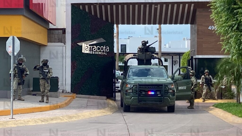 Persecución y balacera deja un delincuente herido y detenido en el sector Cedros de Culiacán