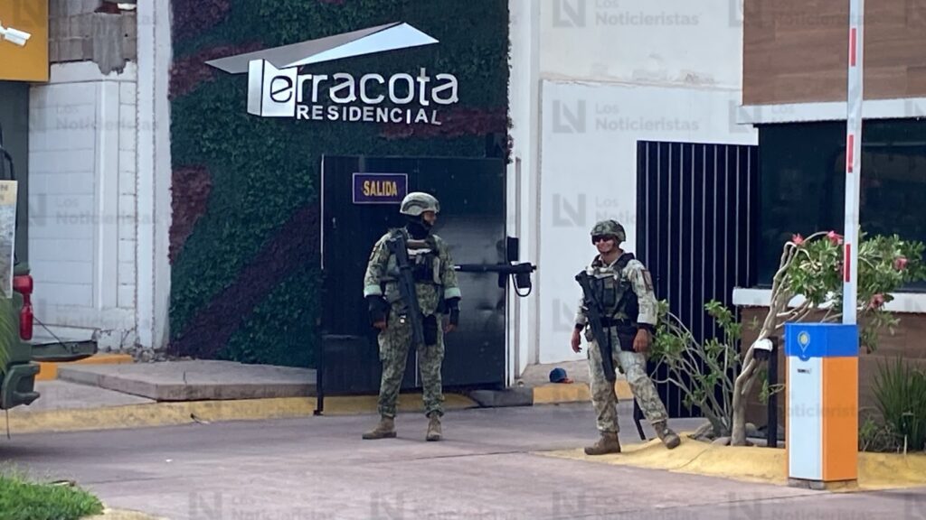 Persecución y balacera deja un delincuente herido y detenido en el sector Cedros de Culiacán