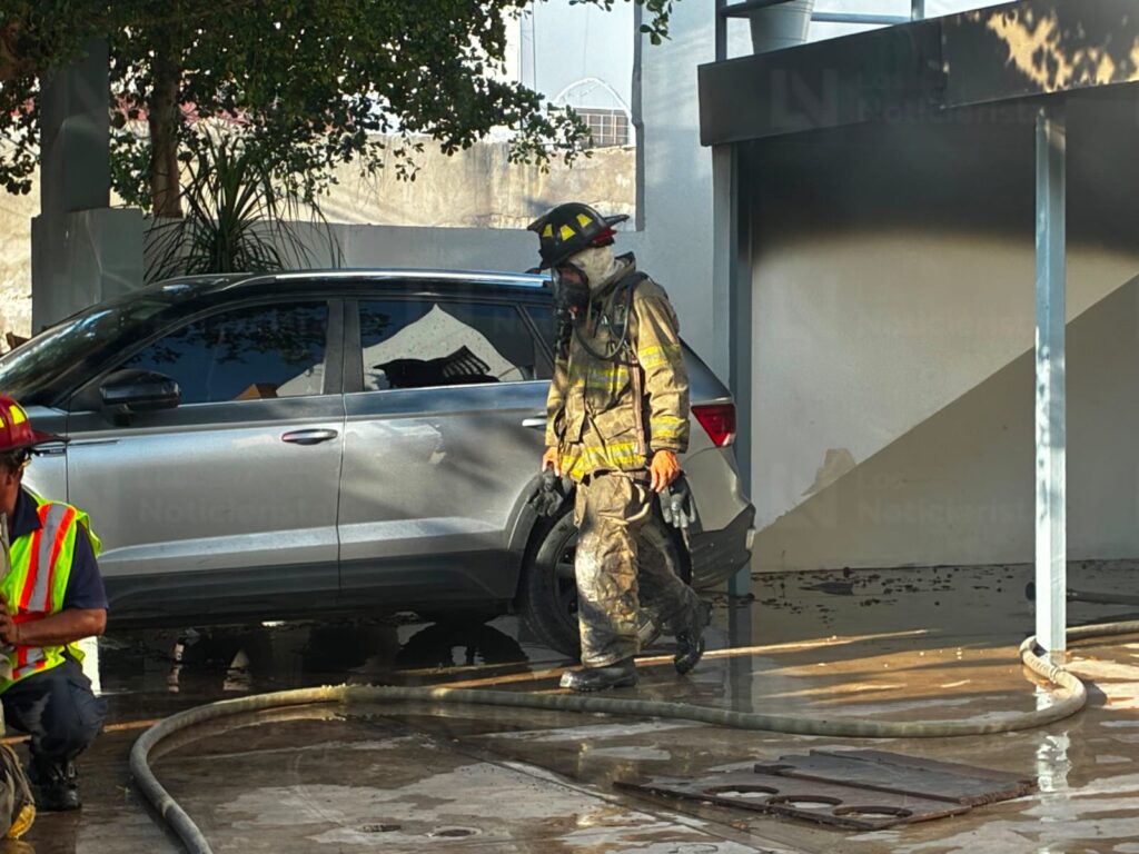 Una mujer y un adulto mayor lesionados tras incendio de vivienda en el sector Scally en Los Mochis, Sinaloa