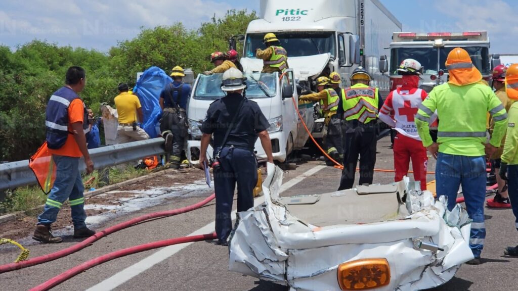 Aparatoso accidente sobre la autopista Culiacán-Mazatlán deja dos trabajadores sin vida y dos lesionados