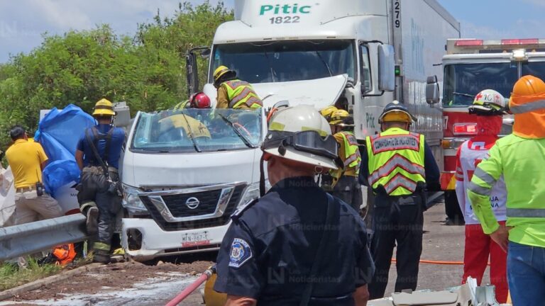 Aparatoso accidente sobre la autopista Culiacán-Mazatlán deja dos trabajadores sin vida y dos lesionados Aparatoso accidente sobre la autopista Culiacán-Mazatlán deja dos trabajadores sin vida y dos lesionados