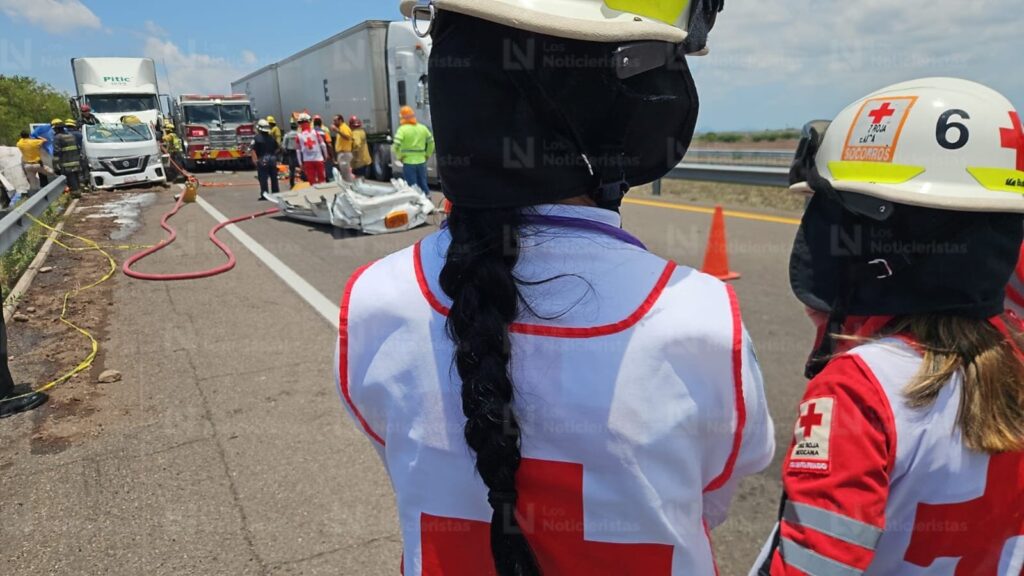 Aparatoso accidente sobre la autopista Culiacán-Mazatlán deja dos trabajadores sin vida y dos lesionados