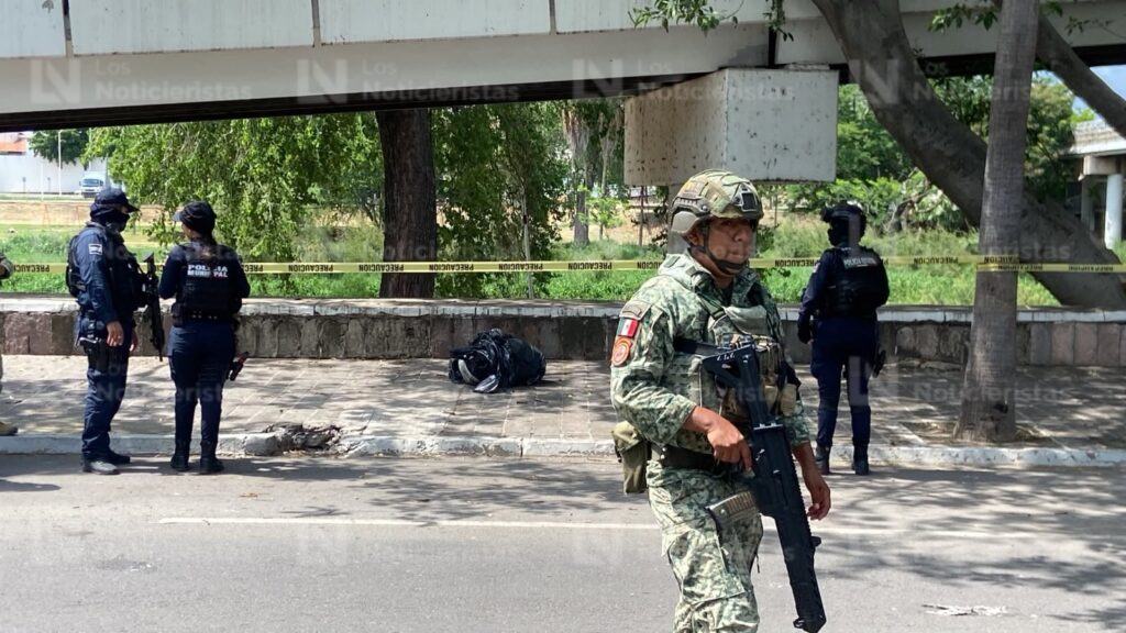 Localizan el cuerpo de una persona envuelto en bolsas negras sobre el Malecón Viejo en Culiacán, Sinaloa