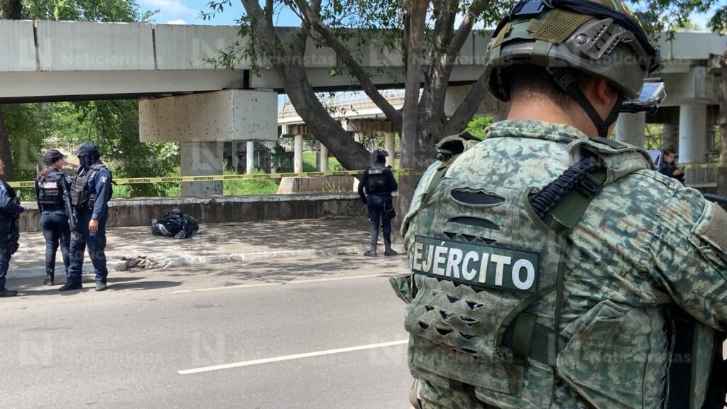 Localizan el cuerpo de una persona envuelto en bolsas negras sobre el Malecón Viejo en Culiacán, Sinaloa