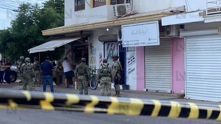 Ejecutan a balazos a una mujer estilista adentro de una barbería en la colonia Esthela Ortiz de Culiacán, Sinaloa