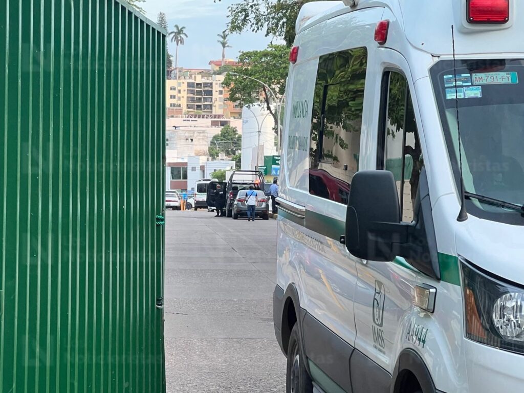 Atacan a balazos a una persona y llega herida manejando un vehículo a un hospital de Culiacán, Sinaloa