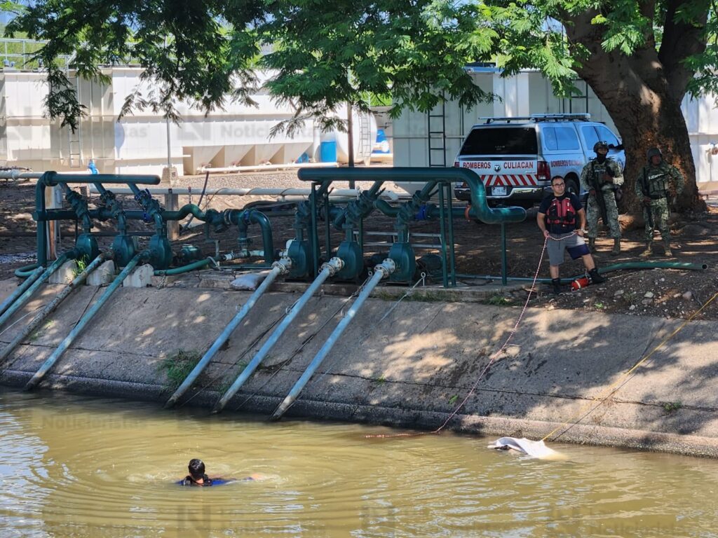 ¡Hay un ahogado y un rescatado! Automóvil cae al canal San Lorenzo desde el interior de La Primavera en Culiacán, Sinaloa