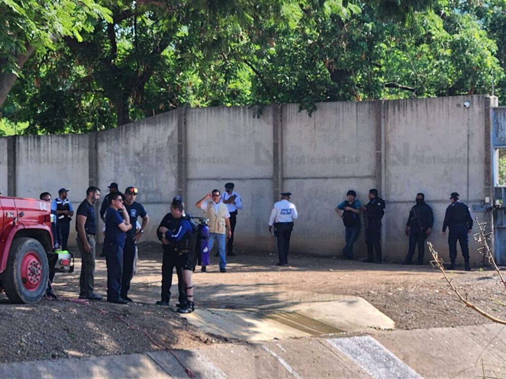 ¡Hay un ahogado y un rescatado! Automóvil cae al canal San Lorenzo desde el interior de La Primavera en Culiacán, Sinaloa
