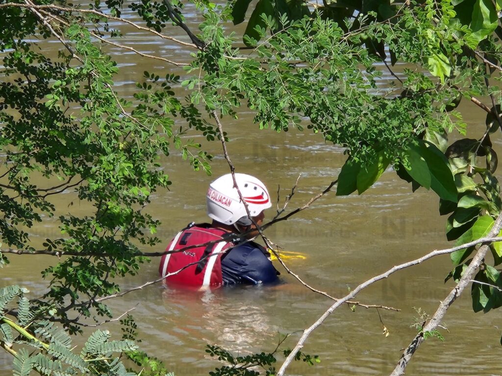¡Hay un ahogado y un rescatado! Automóvil cae al canal San Lorenzo desde el interior de La Primavera en Culiacán, Sinaloa