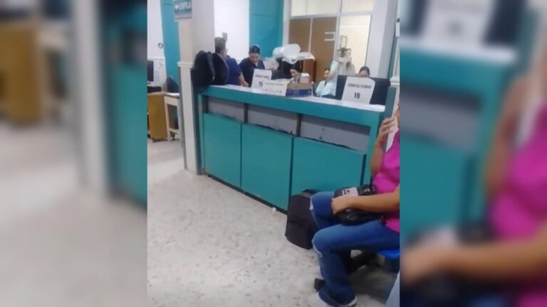 Video en redes exhibe presunta suspensión de consultas por fallas en el aire acondicionado en el IMSS de Guasave, Sinaloa